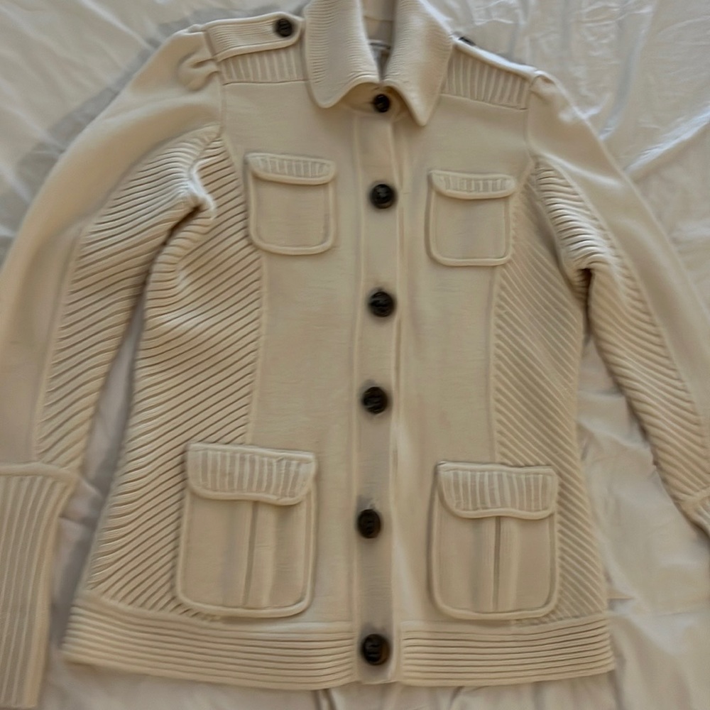 Very elegant,beautiful 100% wool. New, without tags.
